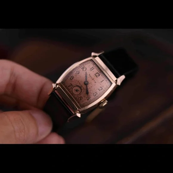 1940s Bulova Lieutenant
14k Rose Gold-Filled Tonneau/Barrel Case Mechanical - Picture 2 of 9